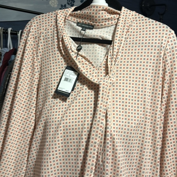 New blouse - Picture 3 of 3